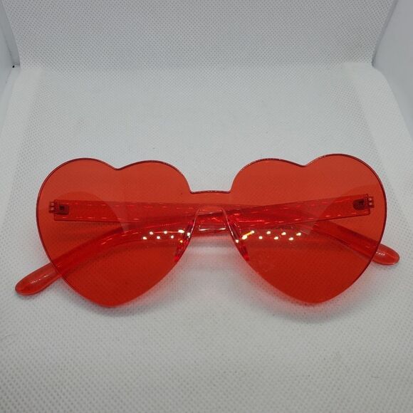 Red Heart Sunglasses - Picture 5 of 11